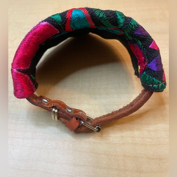 Vibrant floral Embroidered Dog Collar with leather strap – Size XS NEW - Picture 3 of 6